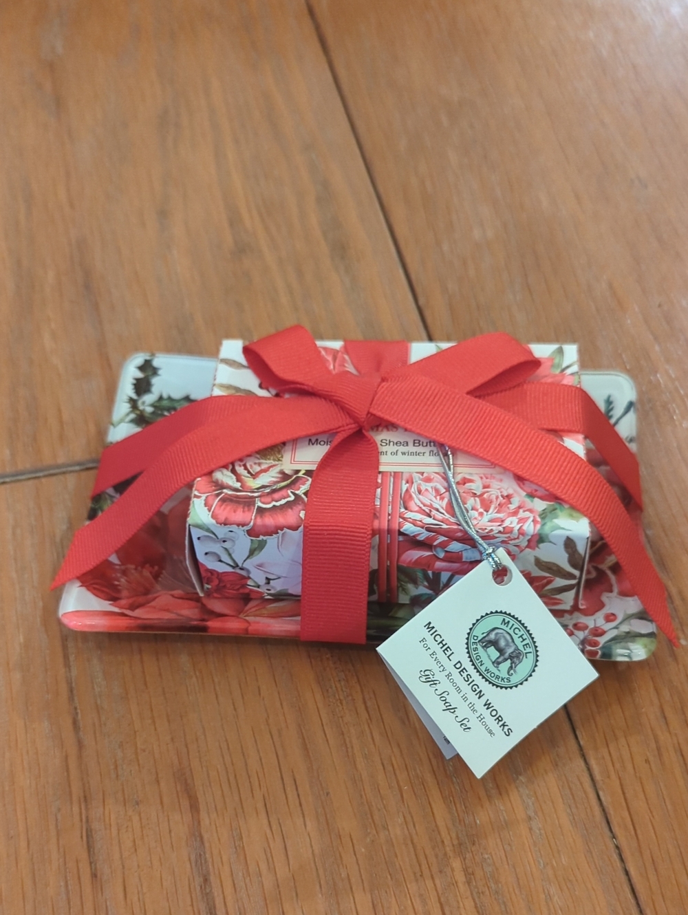 Michael Design Works Red Floral Gift Soap Set